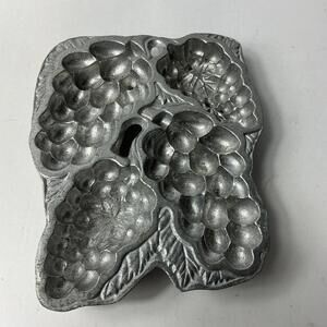 Vintage Wilton Co. Armetale Grapes Muffin Mold